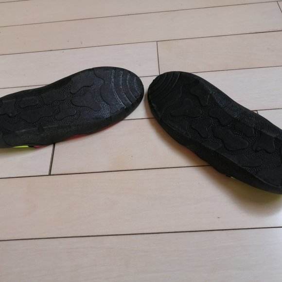 Li-Ning Women non-slip Badminton shoes and Jamaican water shoes. Excellent deal - Picture 5 of 5